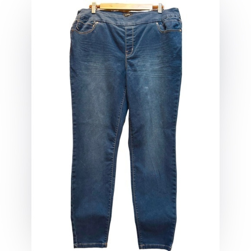 Reitman’s Size 34 Medium Wash Mid Rise Straight Leg Comfort Jeans 👖